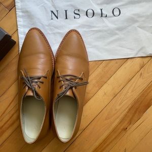 Nisolo James Oxford in Almond
